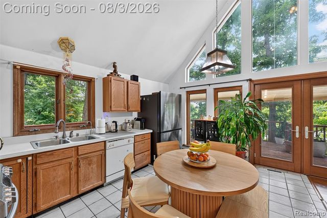 679 N Long Lake Boulevard, Lake Orion, MI 48362