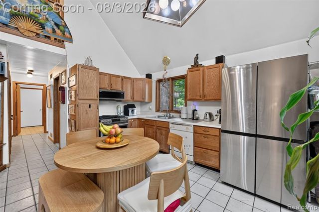 679 N Long Lake Boulevard, Lake Orion, MI 48362