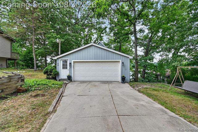 679 N Long Lake Boulevard, Lake Orion, MI 48362