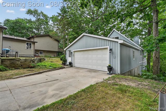 679 N Long Lake Boulevard, Lake Orion, MI 48362