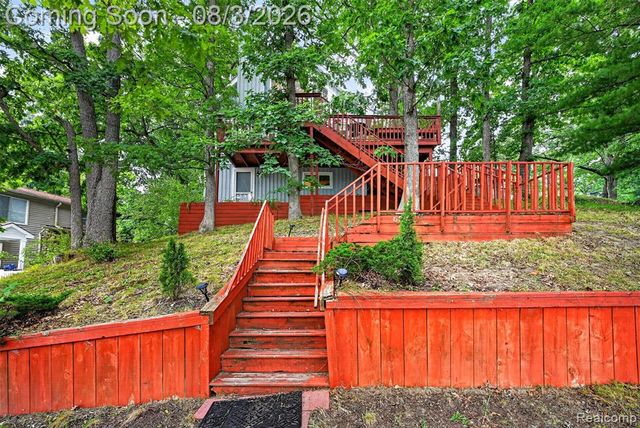 679 N Long Lake Boulevard, Lake Orion, MI 48362