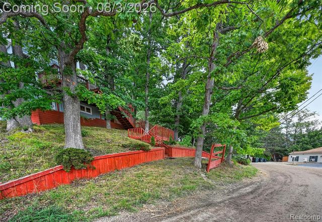 679 N Long Lake Boulevard, Lake Orion, MI 48362