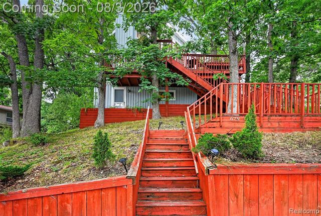 679 N Long Lake Boulevard, Lake Orion, MI 48362