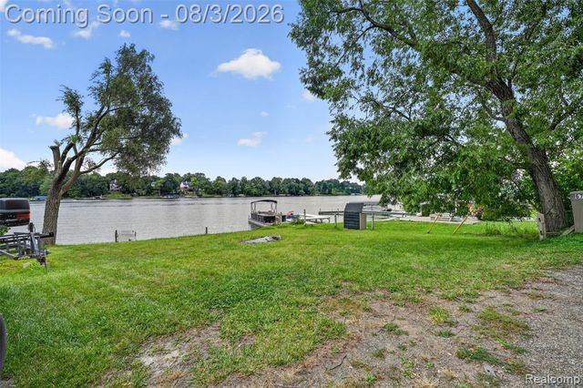 679 N Long Lake Boulevard, Lake Orion, MI 48362