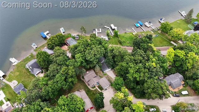 679 N Long Lake Boulevard, Lake Orion, MI 48362