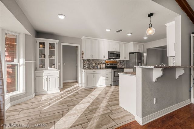 1501 N 13th Street, Van Buren, AR 72956