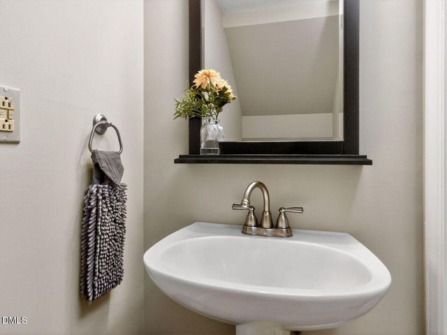 5913 Dunbarton Way, Raleigh, NC 27613