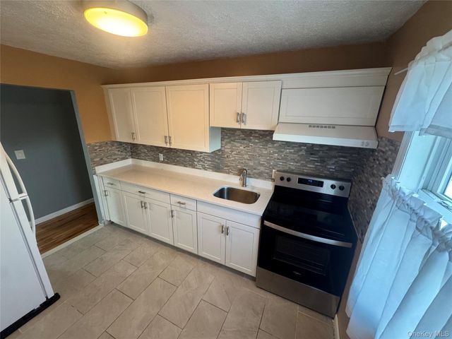 1005 Broadway, Westbury, NY 11590
