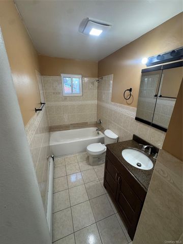 1005 Broadway, Westbury, NY 11590