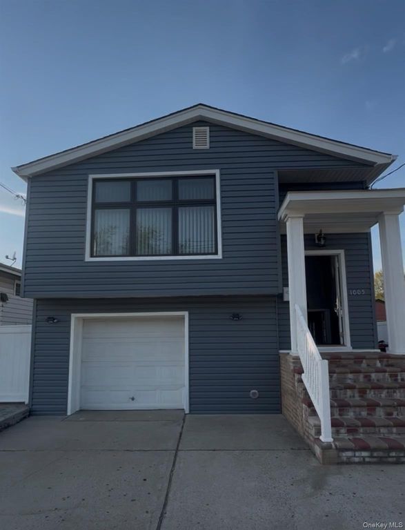1005 Broadway, Westbury, NY 11590