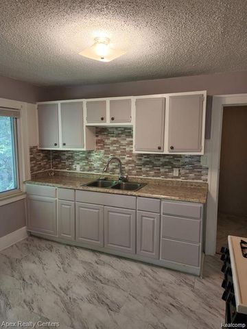 17358 Clarann Street, Melvindale, MI 48122