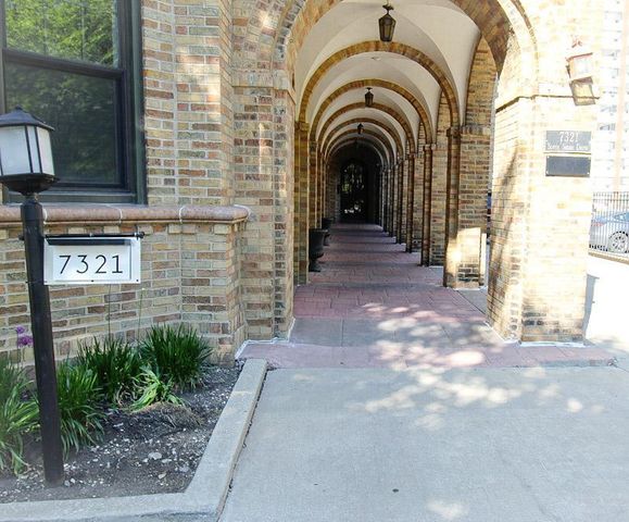 7321 S South Shore Drive 7B, Chicago, IL 60649