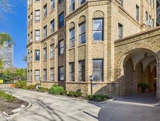 7321 S South Shore Drive 7B, Chicago, IL 60649