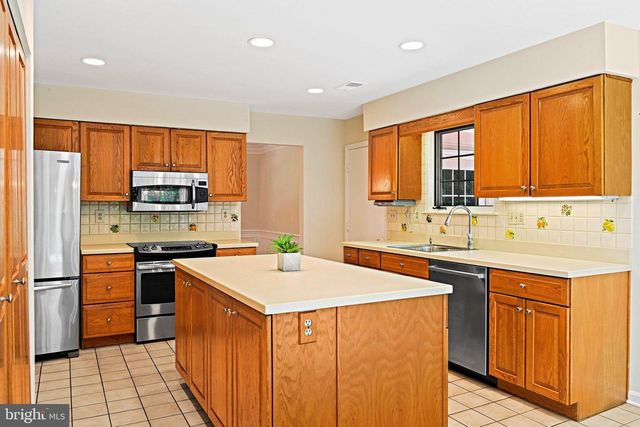 11311 HANDLEBAR RD, Reston, VA 20191