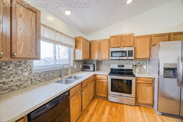 7087 Hogan Drive, York Charter Township, MI 48197