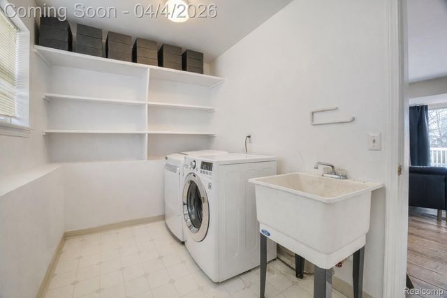 7087 Hogan Drive, York Charter Township, MI 48197