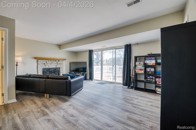 7087 Hogan Drive, York Charter Township, MI 48197