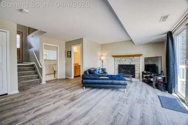 7087 Hogan Drive, York Charter Township, MI 48197