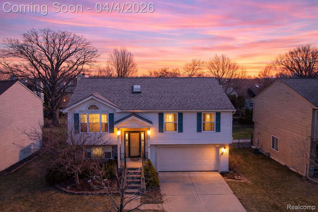 7087 Hogan Drive, York Charter Township, MI 48197