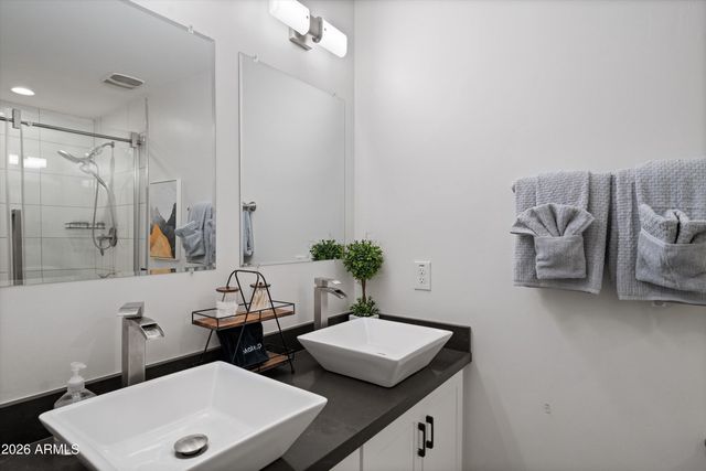 2324 E HARVARD Street, Phoenix, AZ 85006