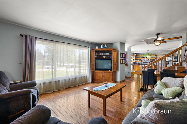 5185 Pine Ridge Drive, Norton Shores City, MI 49441