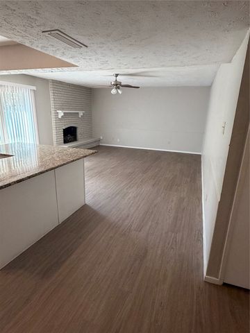 829 Pinoak Drive, Grand Prairie, TX 75052