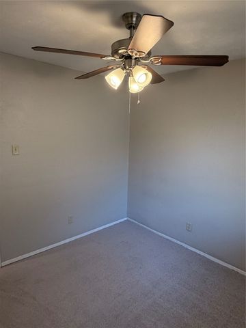 829 Pinoak Drive, Grand Prairie, TX 75052