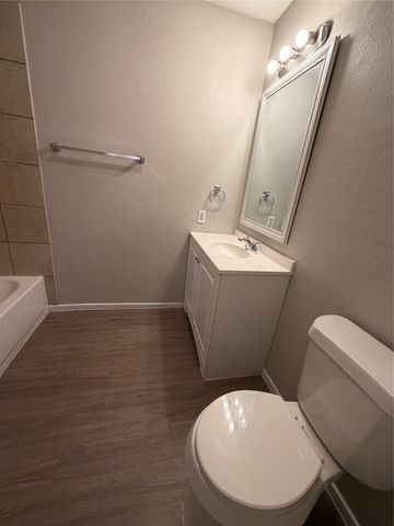 829 Pinoak Drive, Grand Prairie, TX 75052