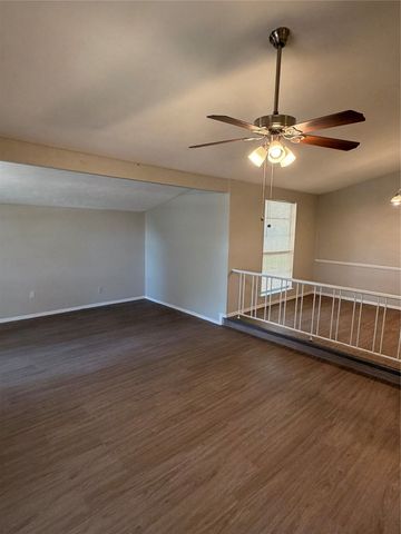 829 Pinoak Drive, Grand Prairie, TX 75052