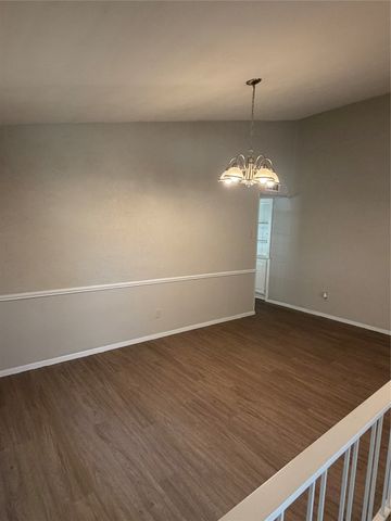 829 Pinoak Drive, Grand Prairie, TX 75052