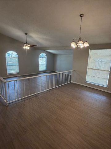 829 Pinoak Drive, Grand Prairie, TX 75052