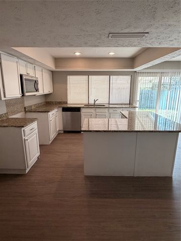 829 Pinoak Drive, Grand Prairie, TX 75052