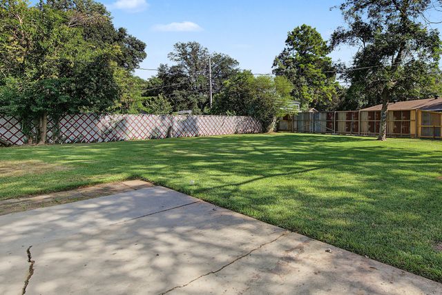 831 E River Road, Shreveport, LA 71105