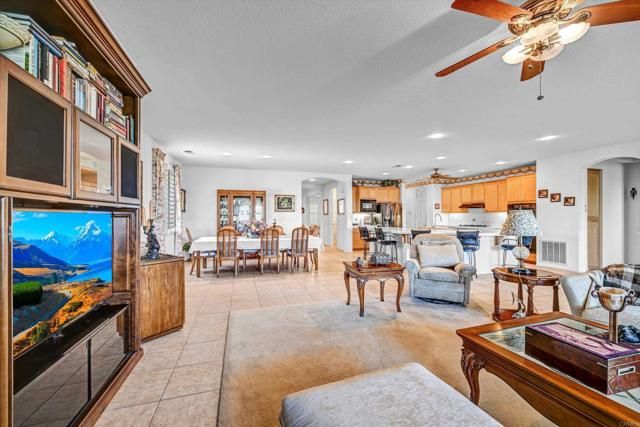 1898 Almagro Lane, Escondido, CA 92026