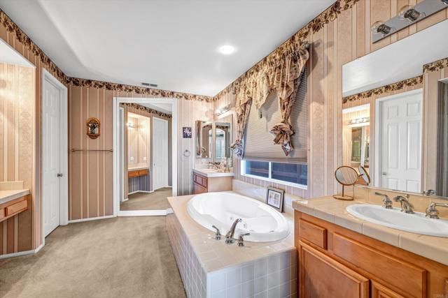 1898 Almagro Lane, Escondido, CA 92026