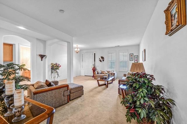 1898 Almagro Lane, Escondido, CA 92026