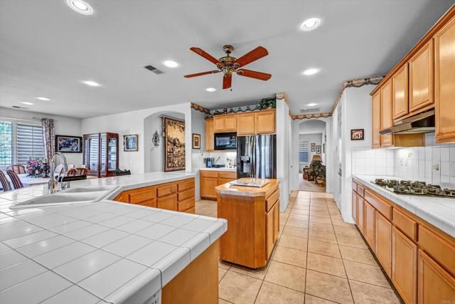 1898 Almagro Lane, Escondido, CA 92026