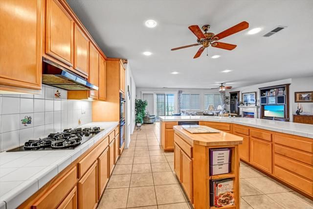 1898 Almagro Lane, Escondido, CA 92026