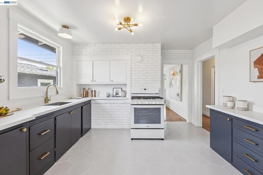 Image 11 of property listing at 4220 Suter St, Oakland, CA 94619