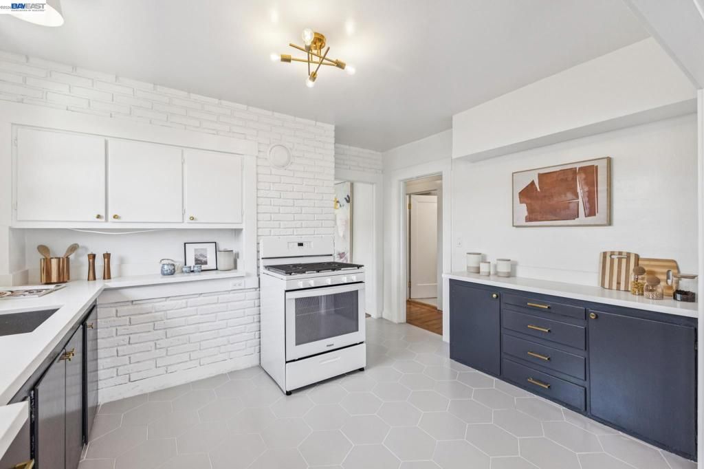 Image 12 of property listing at 4220 Suter St, Oakland, CA 94619