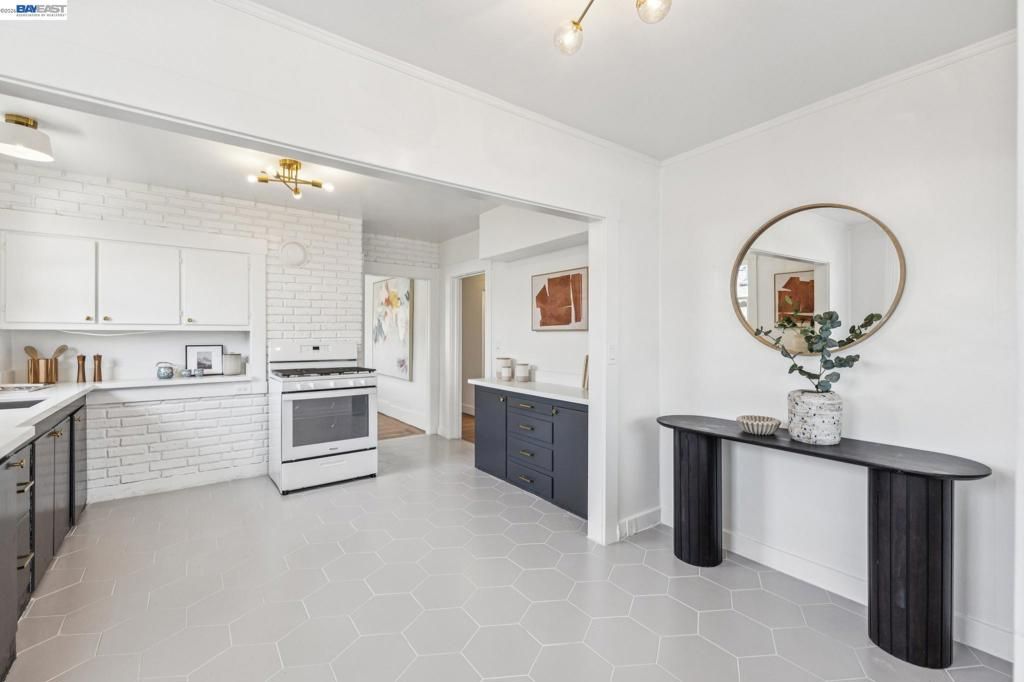Image 13 of property listing at 4220 Suter St, Oakland, CA 94619