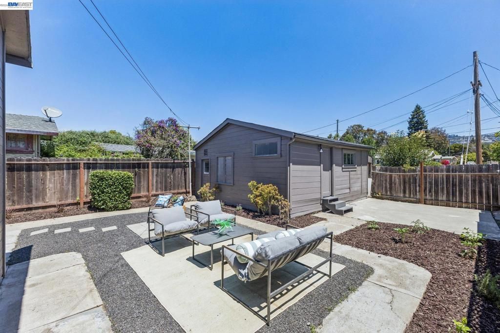 Image 28 of property listing at 4220 Suter St, Oakland, CA 94619