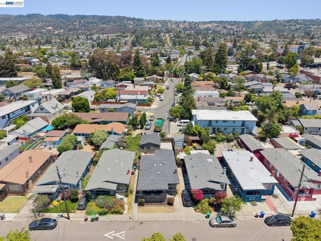 Image 40 of property listing at 4220 Suter St, Oakland, CA 94619