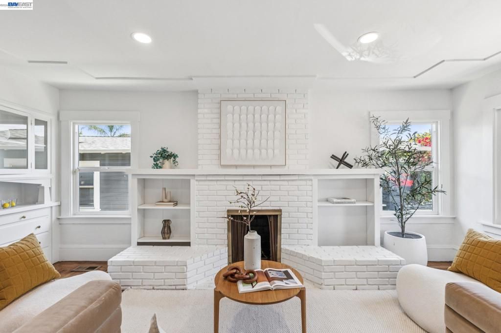 Image 5 of property listing at 4220 Suter St, Oakland, CA 94619