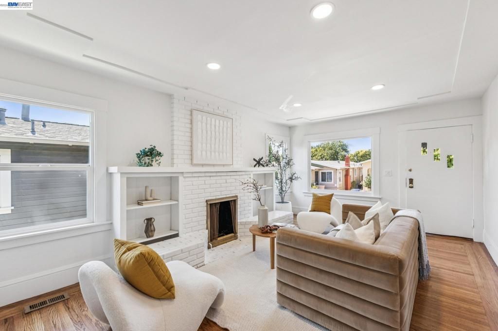 Image 6 of property listing at 4220 Suter St, Oakland, CA 94619