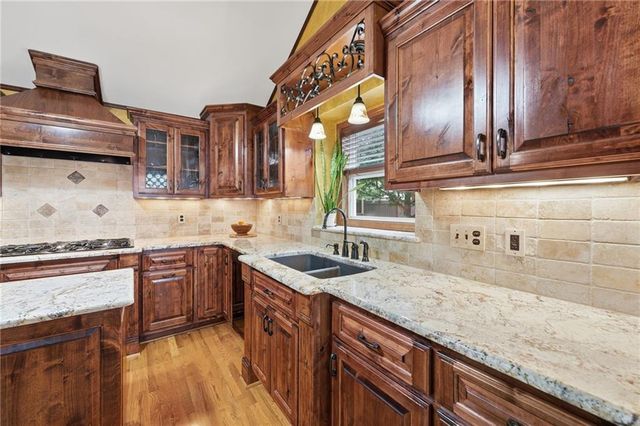 4951 Norwood Street, Westwood, KS 66205
