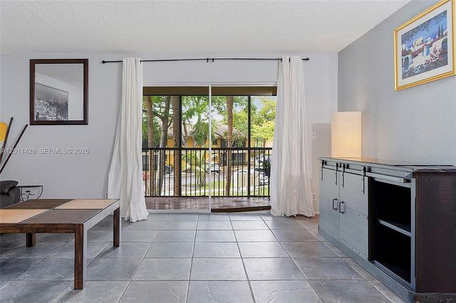 3083 N Oakland Forest Dr 206, Oakland Park, FL 33309