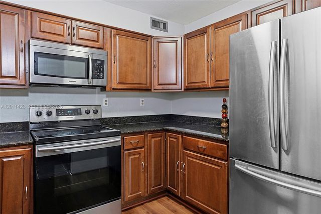 3083 N Oakland Forest Dr 206, Oakland Park, FL 33309