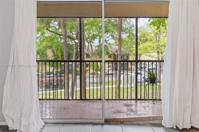 3083 N Oakland Forest Dr 206, Oakland Park, FL 33309