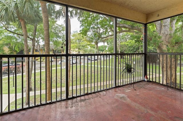 3083 N Oakland Forest Dr 206, Oakland Park, FL 33309